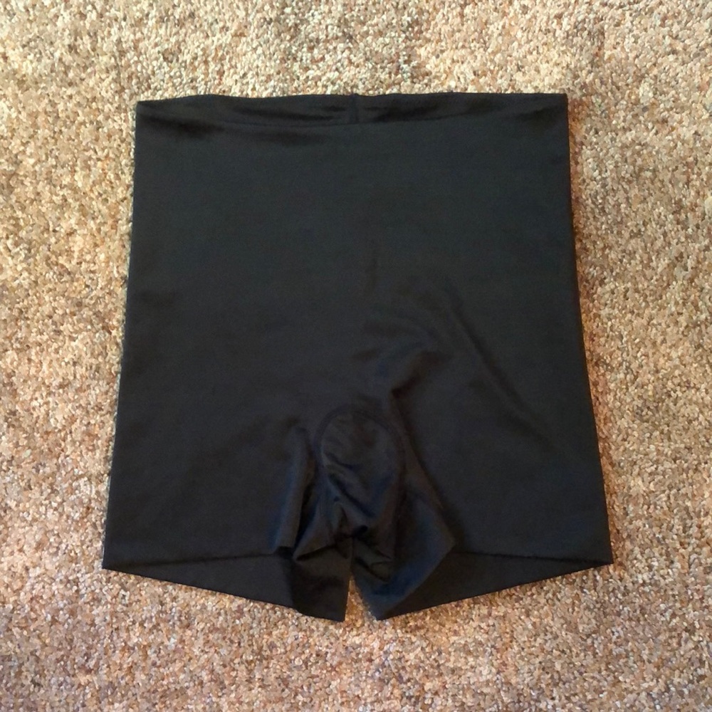 Spanx Shapewear Black Shorts Size Medium
